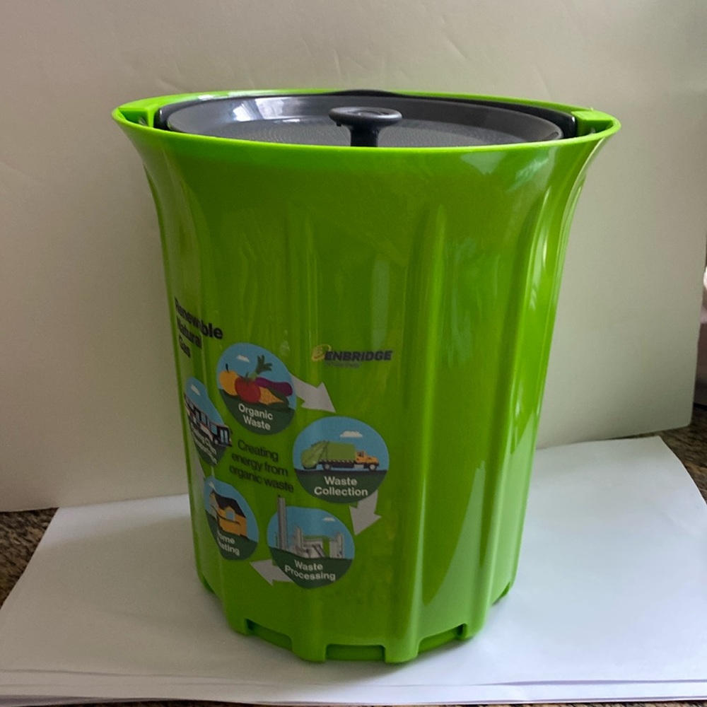 Counter top compost bin. Excellent design to keep odours out.